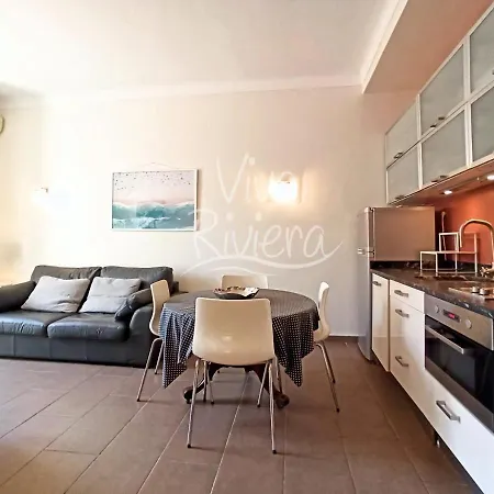 Viva Riviera - 10 Rue Florian *